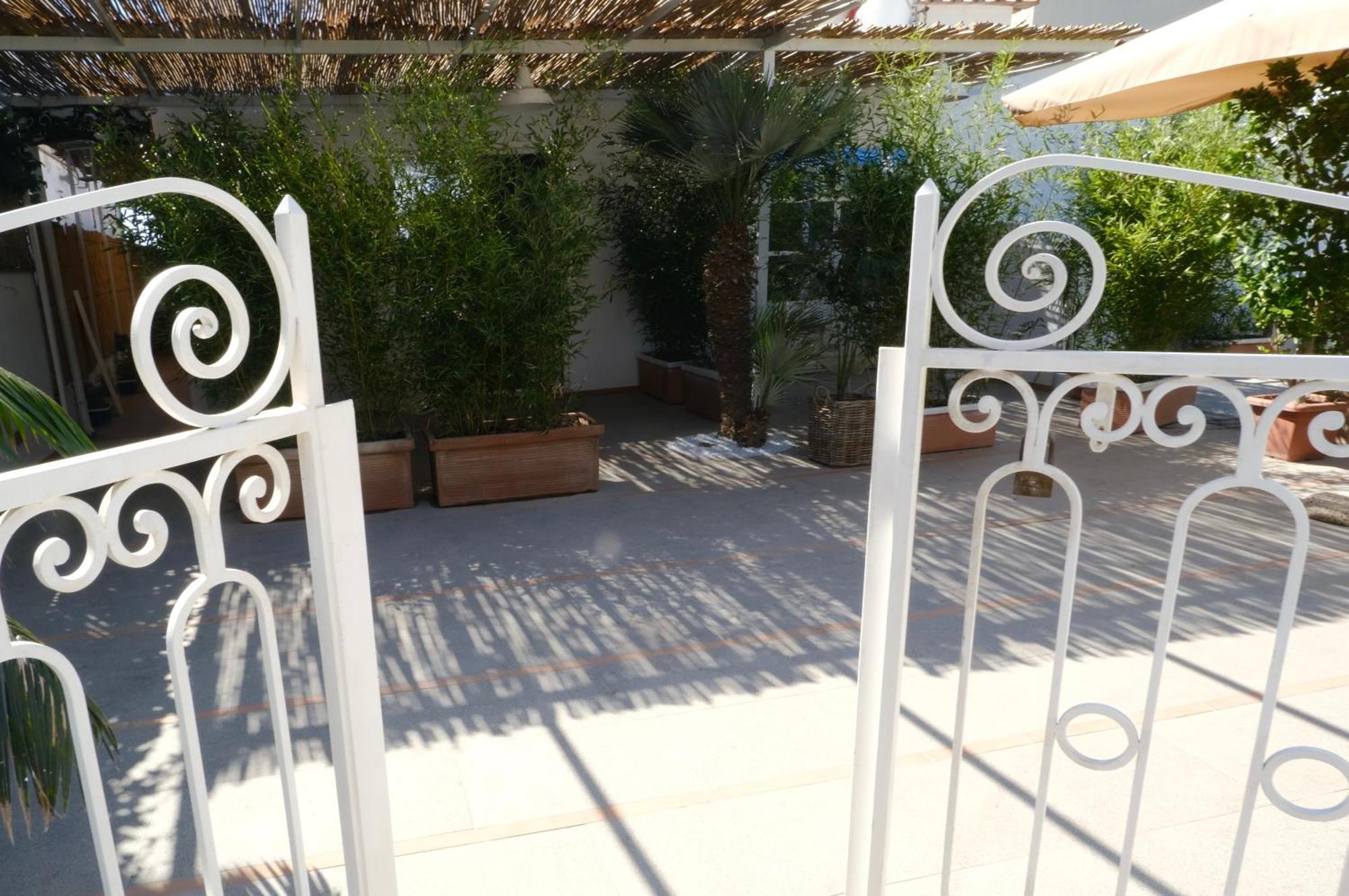 La Rondinella Suite อนากาปรี ภายนอก รูปภาพ